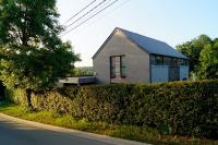 maison en bord de route